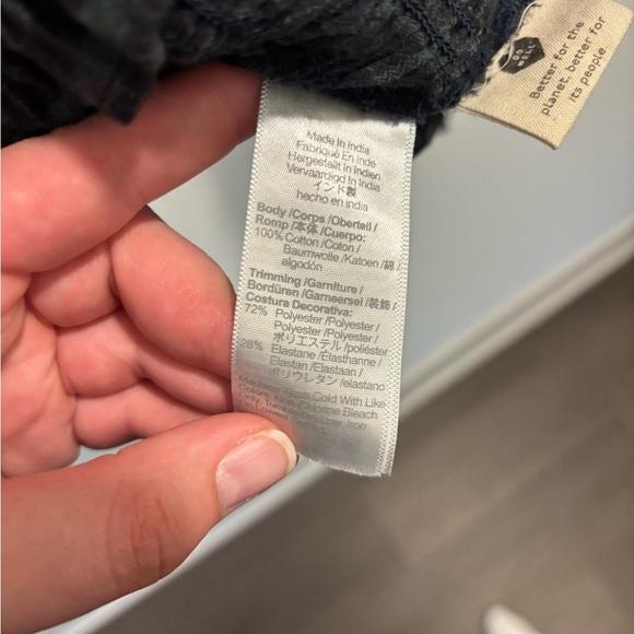 Madewell Lucie Bubble-Sleeve Smocked Top in Plaid, size L - Picture 9 of 9